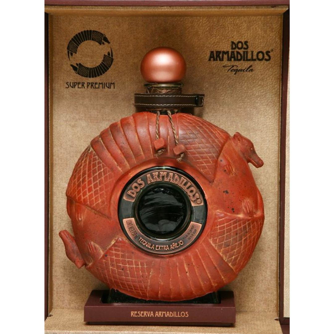 da Dos Armadillos - Natural Clay Bottle Extra Añejo Tequila - Image 1